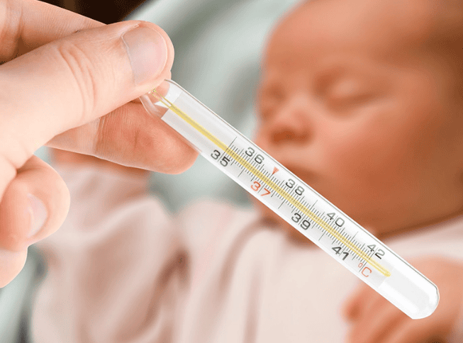 trẻ sốt mọc răng